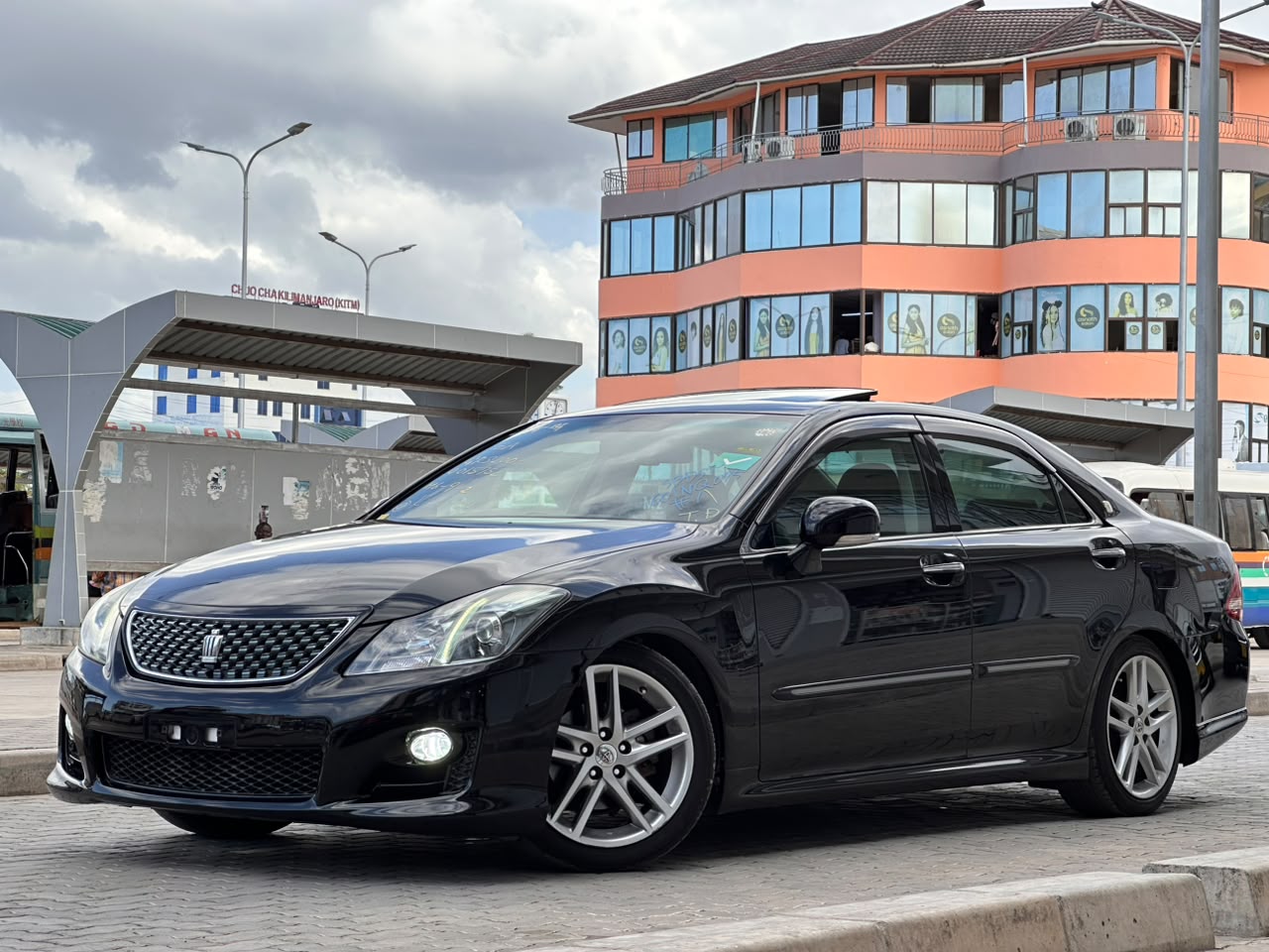 TOYOTA CROWN ATHLETE thumbnail 2
